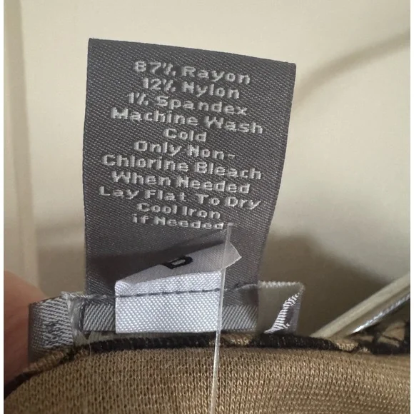 Ann Taylor V Neck top - Picture 6 of 6